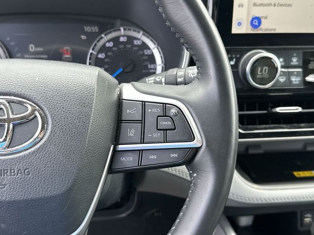 Thumbnail: 2023 Toyota Highlander - 16