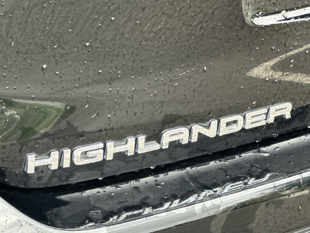 Thumbnail: 2023 Toyota Highlander - 22