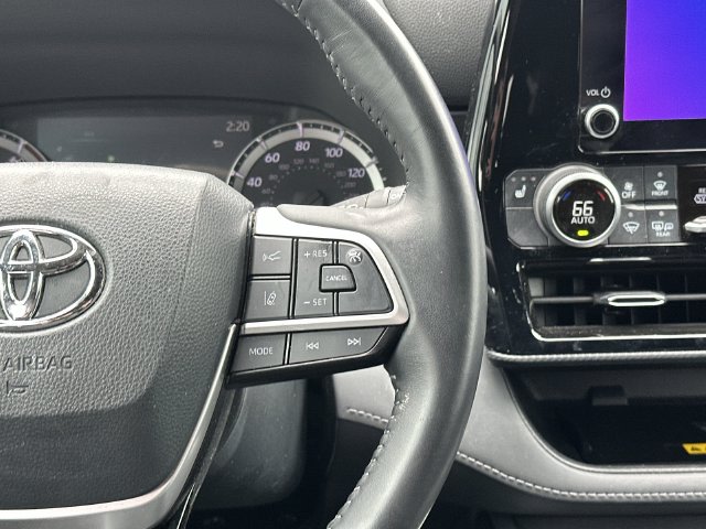 Thumbnail: 2023 Toyota Highlander - 17