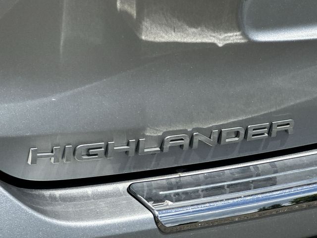Thumbnail: 2023 Toyota Highlander - 20