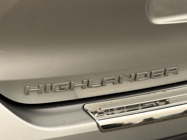 Thumbnail: 2023 Toyota Highlander - 28