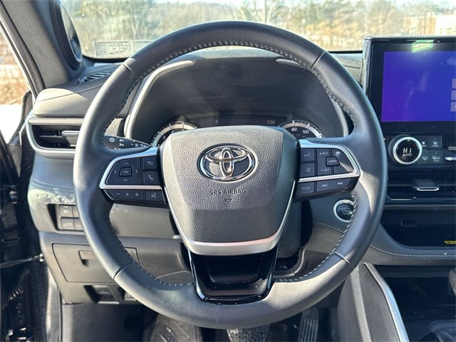 2024 Toyota Highlander XSE 2