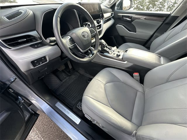 Thumbnail: 2024 Toyota Highlander - 11