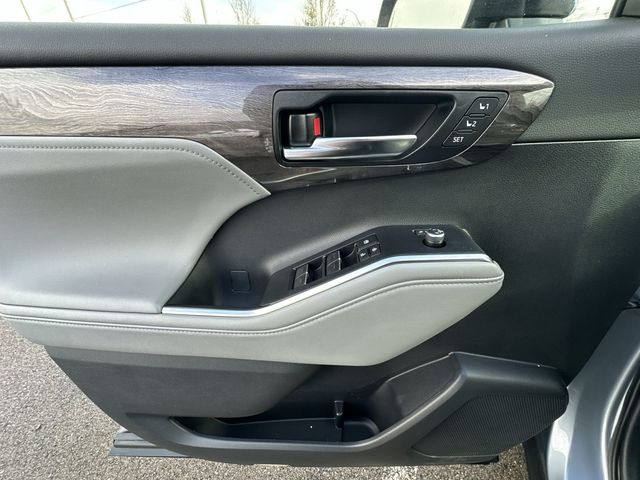 Thumbnail: 2024 Toyota Highlander - 25