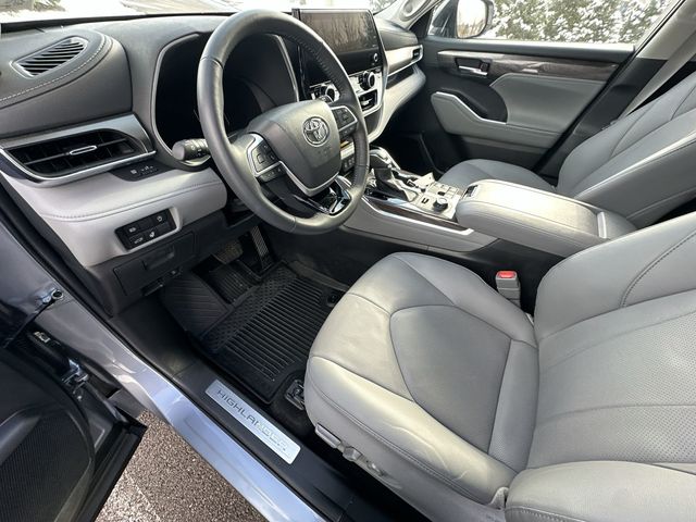 Thumbnail: 2024 Toyota Highlander - 11