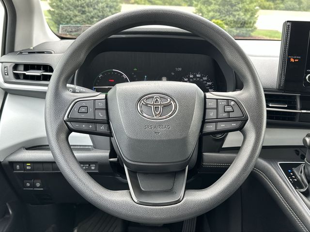 Thumbnail: 2026 Toyota Sienna - 2