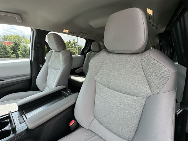 Thumbnail: 2026 Toyota Sienna - 8