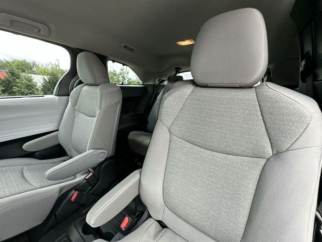 Thumbnail: 2026 Toyota Sienna - 9