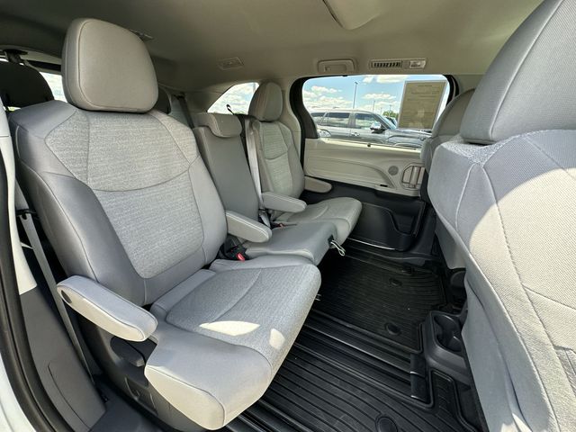 Thumbnail: 2024 Toyota Sienna - 25