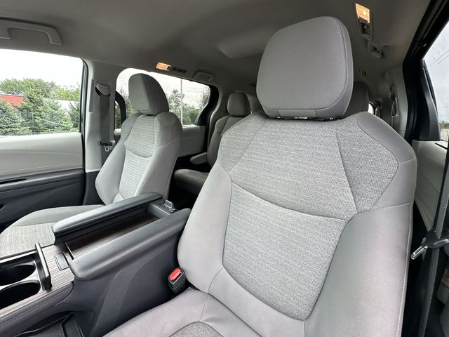 Thumbnail: 2023 Toyota Sienna - 9