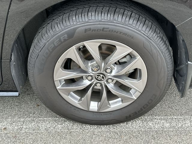 Thumbnail: 2023 Toyota Sienna - 8