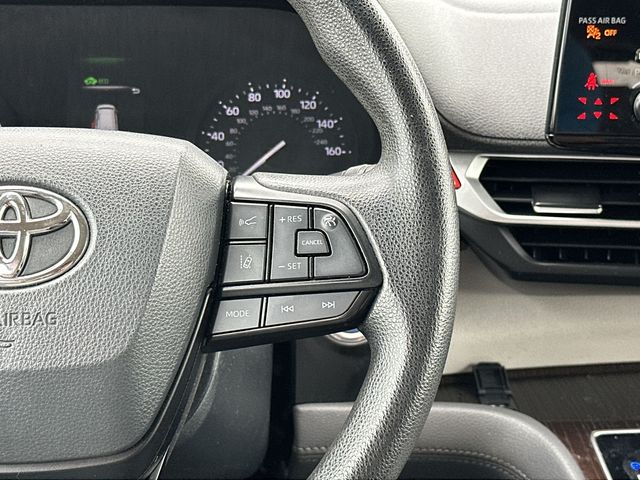 Thumbnail: 2023 Toyota Sienna - 16