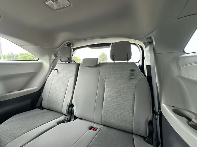 Thumbnail: 2022 Toyota Sienna - 10
