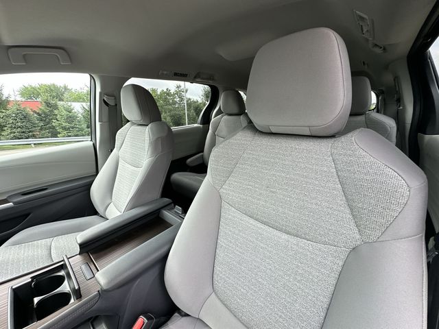Thumbnail: 2022 Toyota Sienna - 8