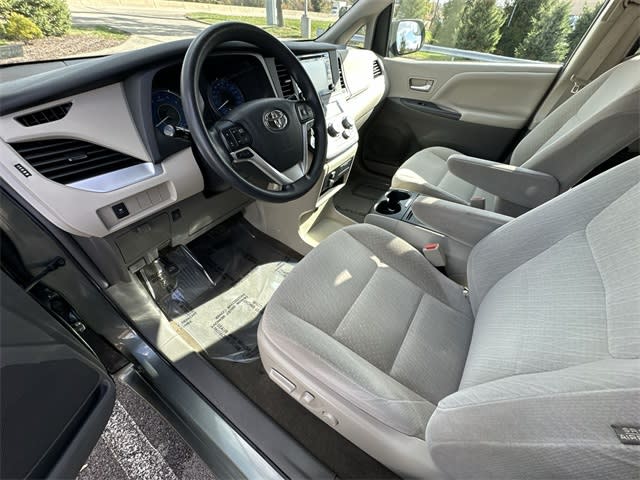 Thumbnail: 2018 Toyota Sienna - 11