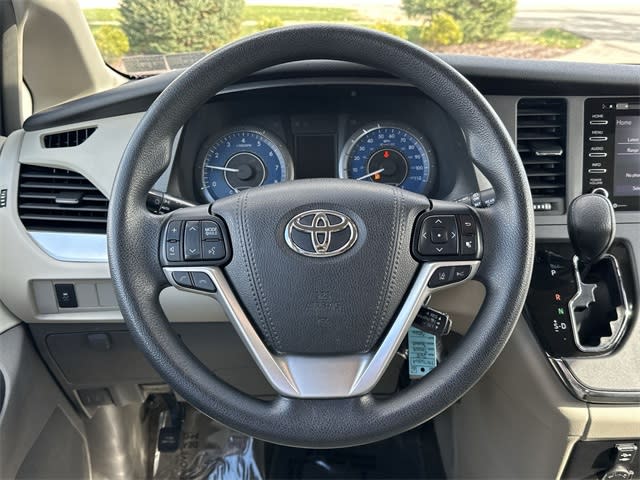 Thumbnail: 2018 Toyota Sienna - 2