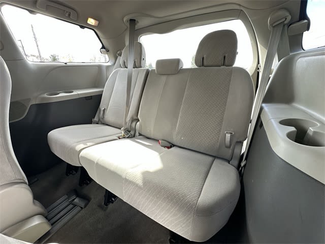 Thumbnail: 2018 Toyota Sienna - 23