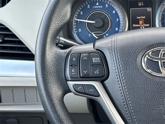 Thumbnail: 2018 Toyota Sienna - 18