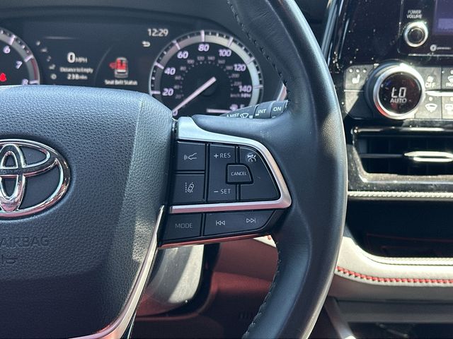 Thumbnail: 2022 Toyota Highlander - 17