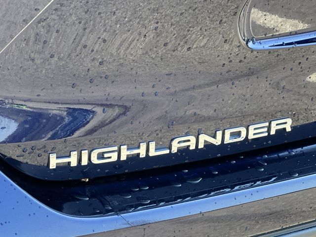 Thumbnail: 2022 Toyota Highlander - 21