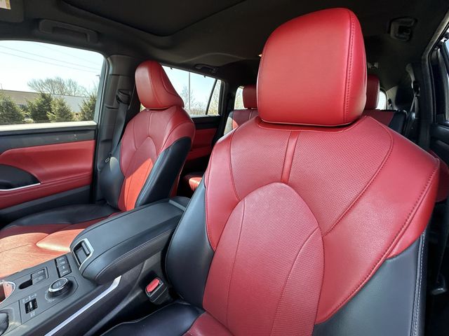 Thumbnail: 2022 Toyota Highlander - 9