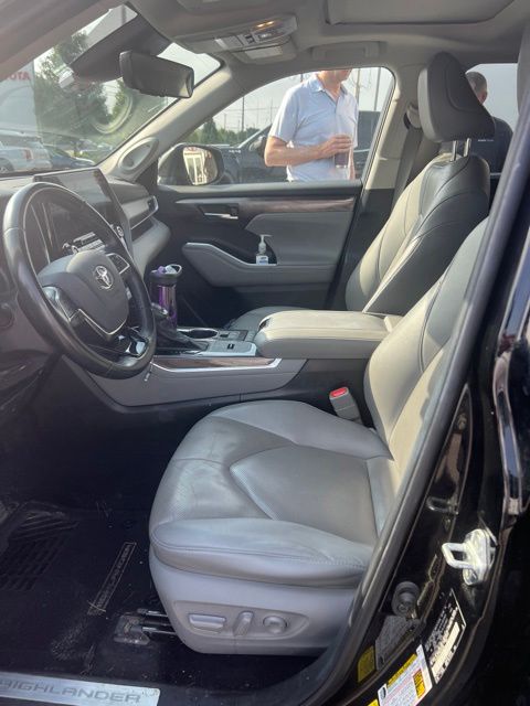 Thumbnail: 2021 Toyota Highlander - 5