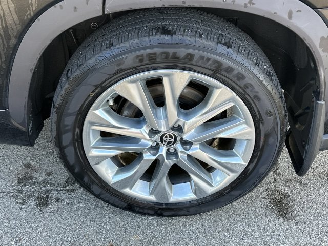 Thumbnail: 2021 Toyota Highlander - 8