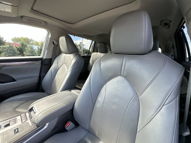 Thumbnail: 2021 Toyota Highlander - 9