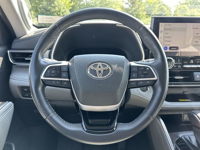 Thumbnail: 2023 Toyota Highlander - 2