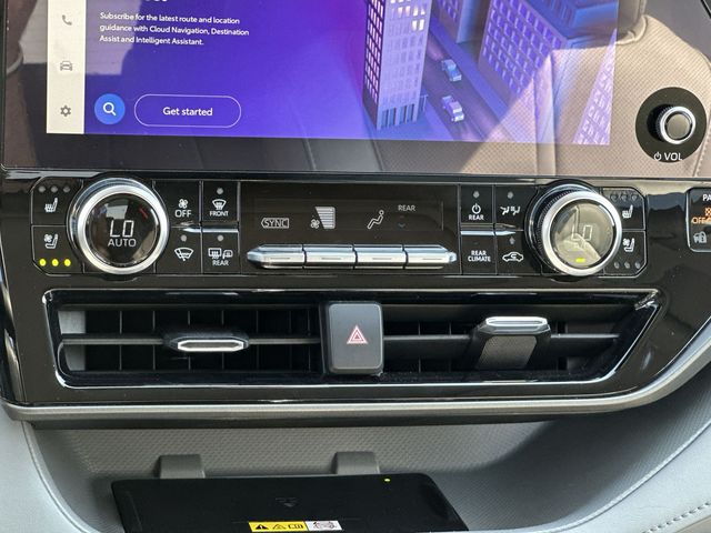 Thumbnail: 2023 Toyota Highlander - 20