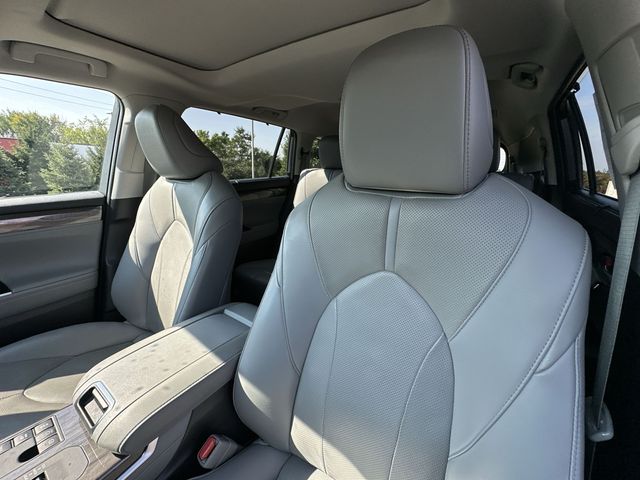 Thumbnail: 2023 Toyota Highlander - 9
