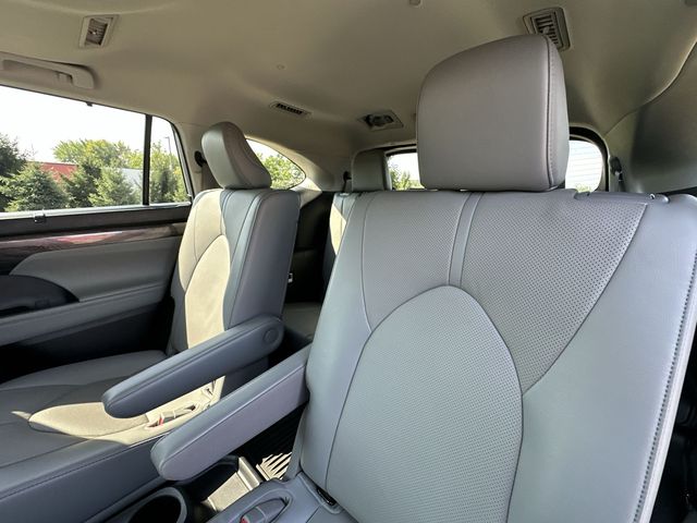 Thumbnail: 2023 Toyota Highlander - 10