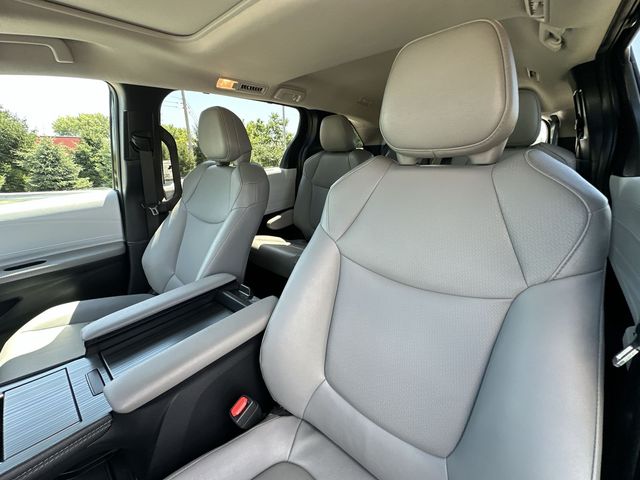 Thumbnail: 2026 Toyota Sienna - 9
