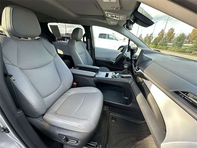 Thumbnail: 2025 Toyota Sienna - 27