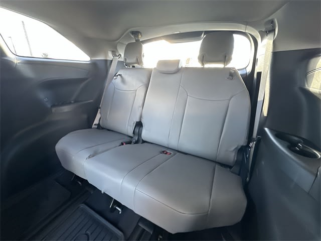 Thumbnail: 2025 Toyota Sienna - 25