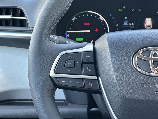 Thumbnail: 2025 Toyota Sienna - 18