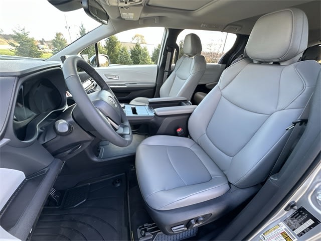 Thumbnail: 2025 Toyota Sienna - 11