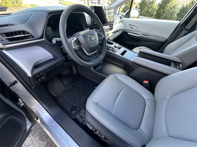 Thumbnail: 2025 Toyota Sienna - 10