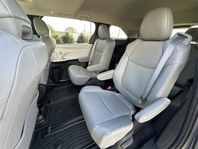 Thumbnail: 2025 Toyota Sienna - 12
