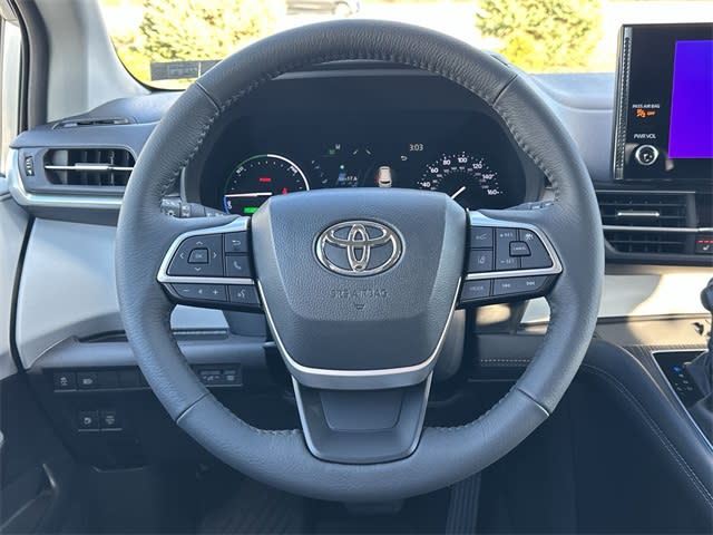 Thumbnail: 2025 Toyota Sienna - 2