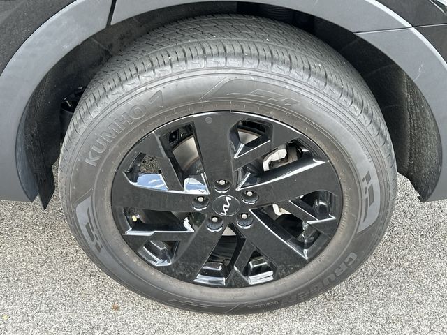 Thumbnail: 2023 Kia Sorento - 7