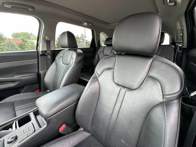 Thumbnail: 2023 Kia Sorento - 8