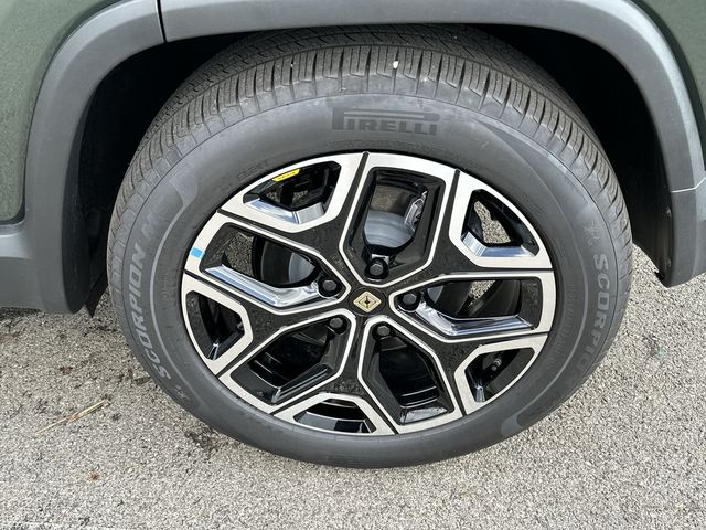 Thumbnail: 2026 Rivian R1S - 8