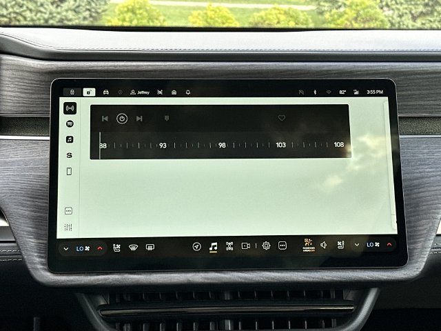 Thumbnail: 2026 Rivian R1S - 13