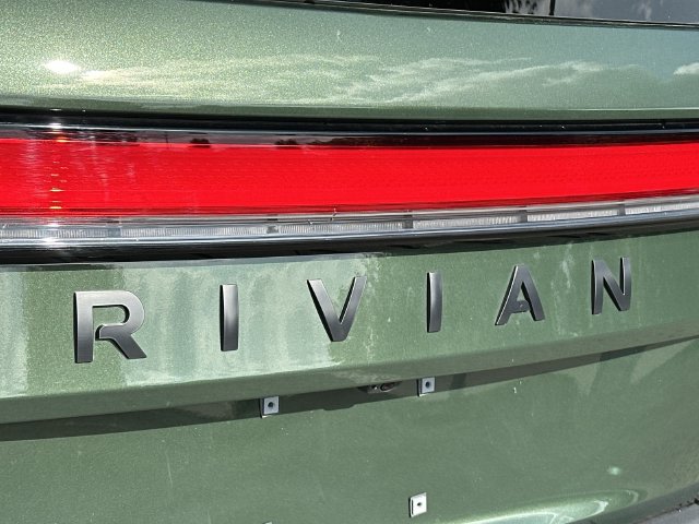 Thumbnail: 2026 Rivian R1S - 7