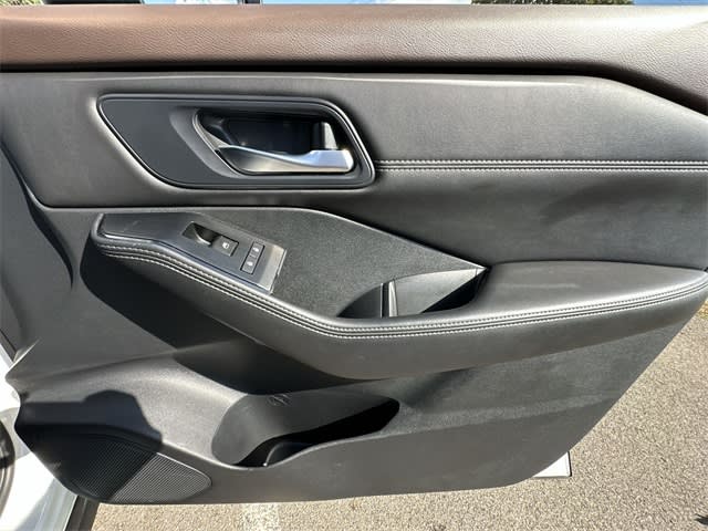 Thumbnail: 2022 Nissan Rogue - 25