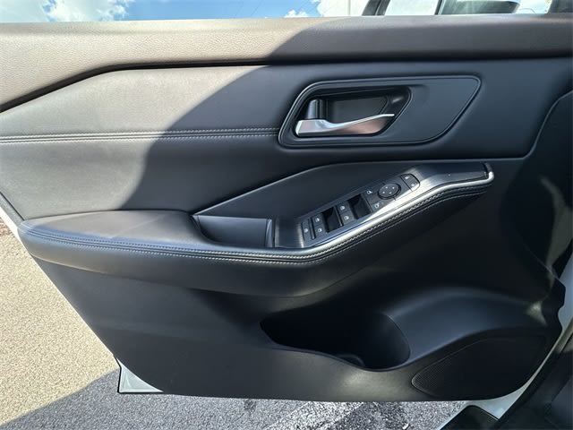 Thumbnail: 2022 Nissan Rogue - 23