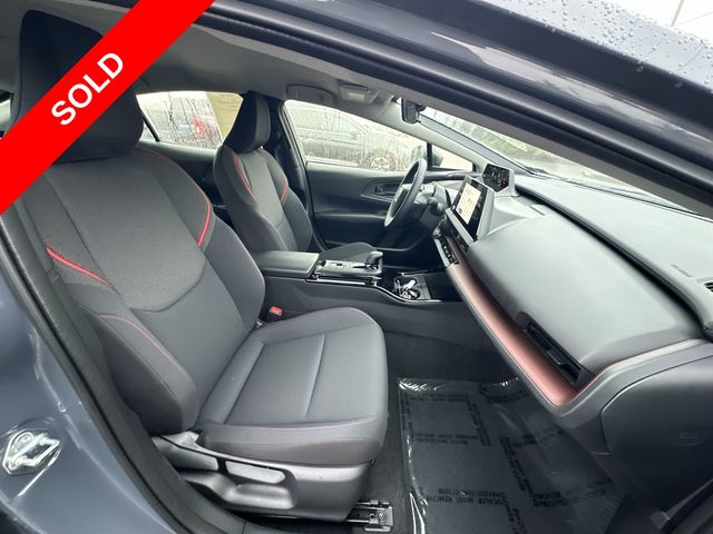 Thumbnail: 2026 Toyota Prius v - 26