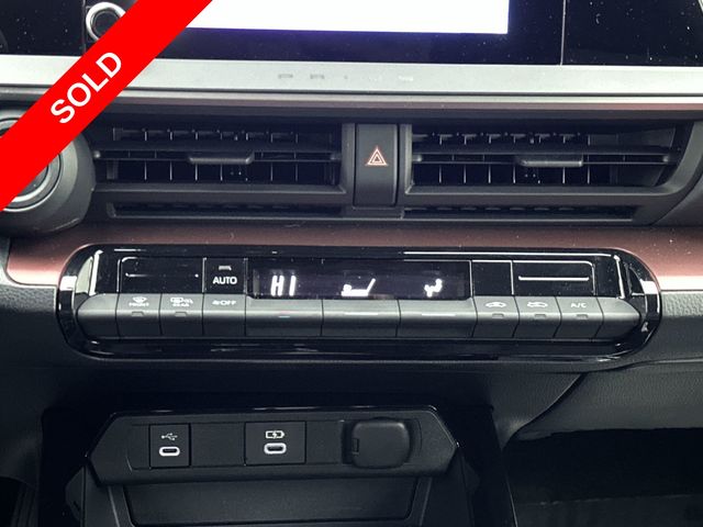 Thumbnail: 2026 Toyota Prius v - 23