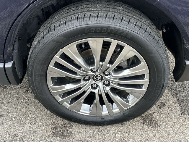 Thumbnail: 2023 Toyota Venza - 8